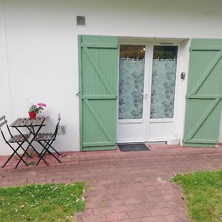 Appartement De Plain Pied Dans La Verdure Yerres Exterior photo