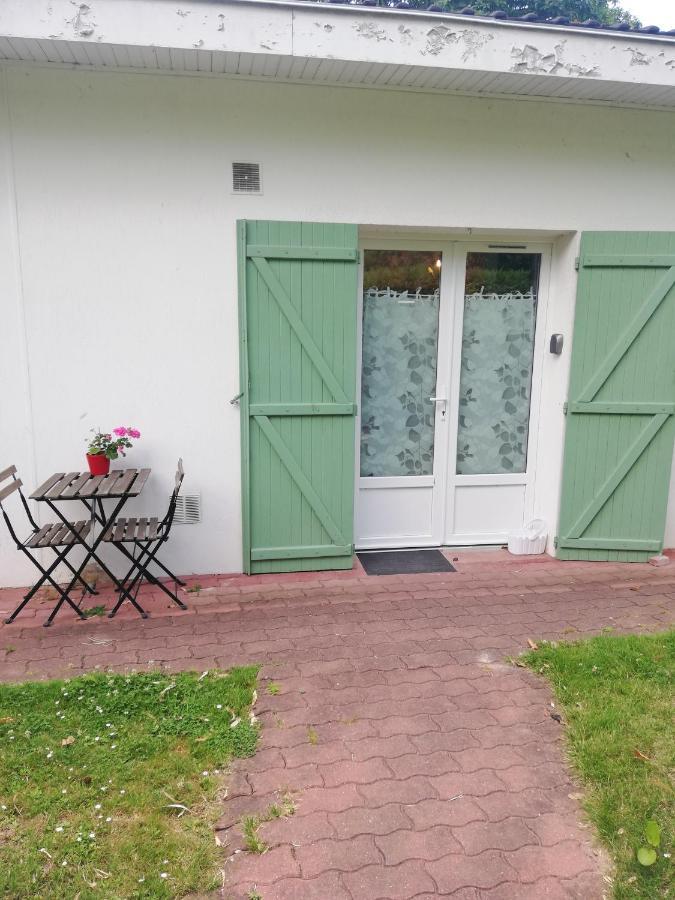 Appartement De Plain Pied Dans La Verdure Yerres Exterior photo