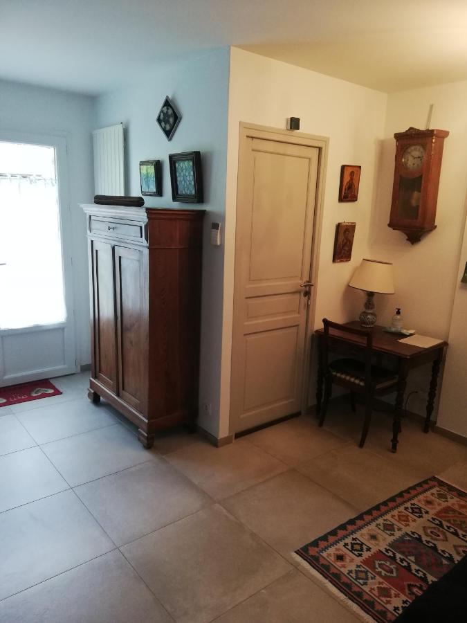 Appartement De Plain Pied Dans La Verdure Yerres Exterior photo